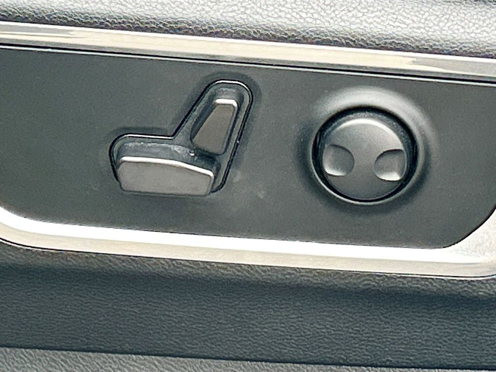 2023 RAM 1500 Laramie Crew Cab 4x4 5'7' Box