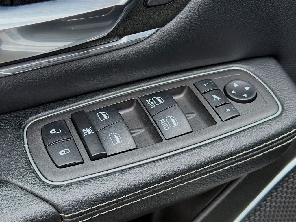 2024 RAM 1500 Laramie Crew Cab 4x4 5'7' Box