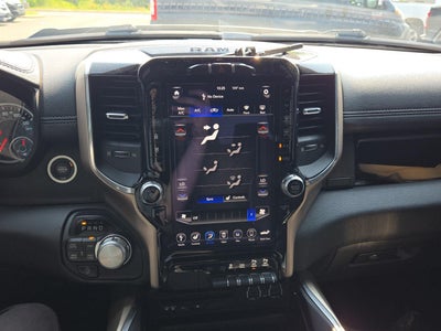 2019 RAM 1500 Laramie Crew Cab 4x4 6'4' Box