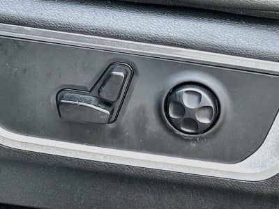 2019 RAM 1500 Laramie Crew Cab 4x4 6'4' Box