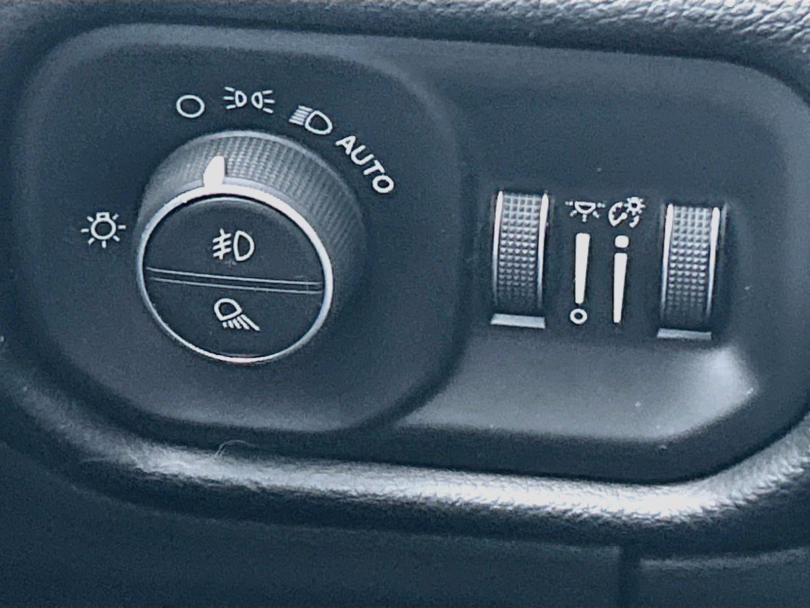 2019 RAM 1500 Laramie Crew Cab 4x4 6'4' Box