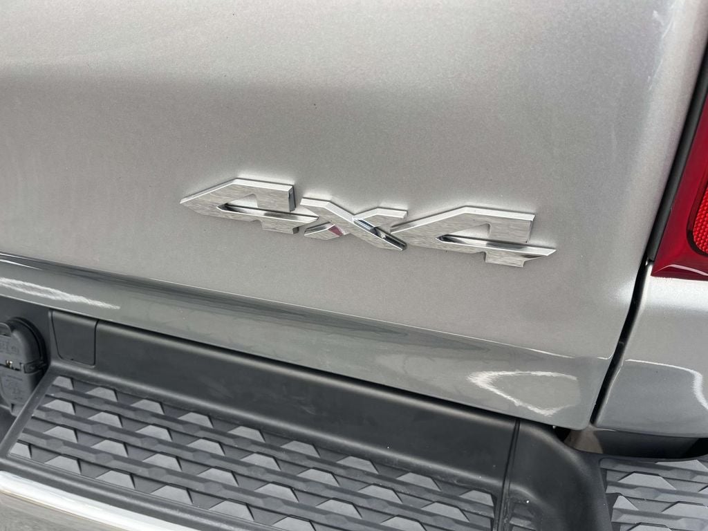 2022 RAM 1500 Laramie Crew Cab 4x4 6'4' Box