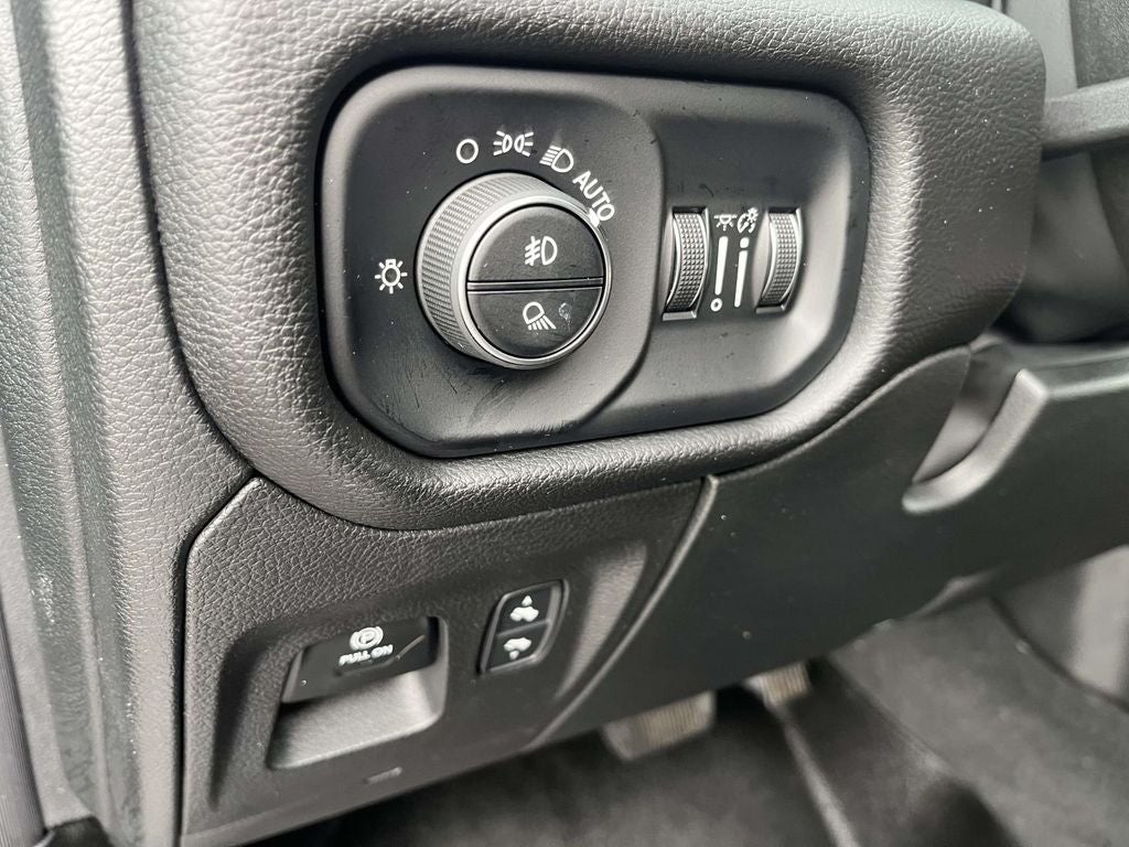 2022 RAM 1500 Laramie Crew Cab 4x4 6'4' Box