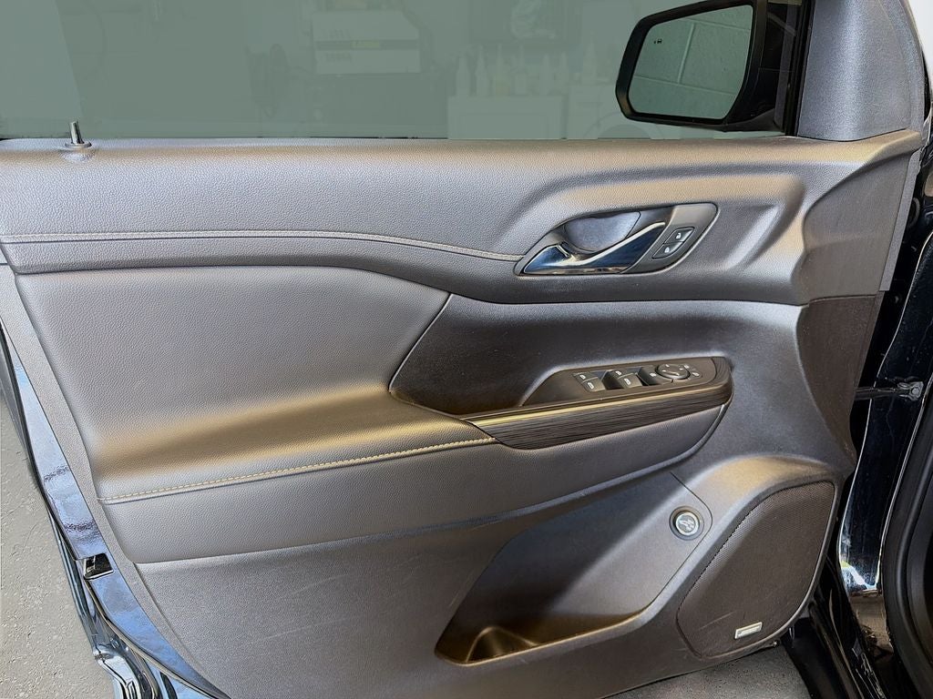 2023 GMC Acadia AWD SLT