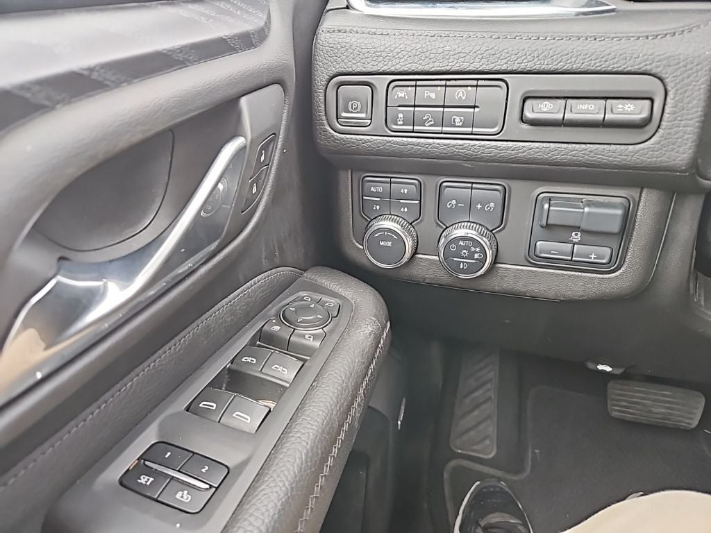 2023 GMC Yukon 4WD Denali