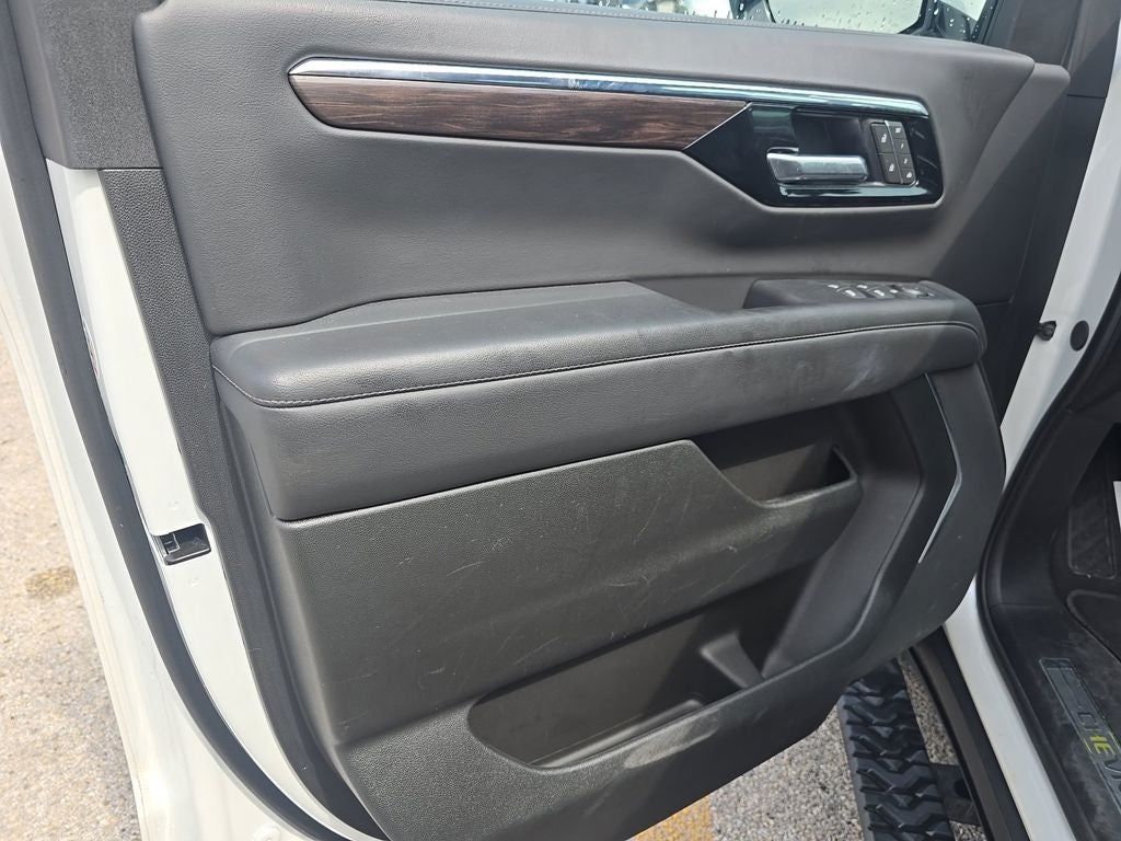 2025 Chevrolet Suburban 4WD Z71