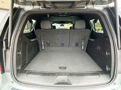2023 Chevrolet Suburban 4WD LT