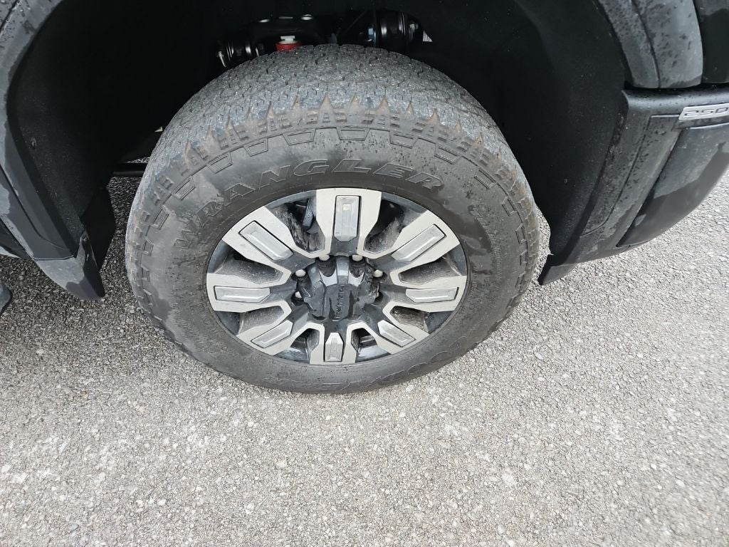 2025 GMC Sierra 2500HD 4WD Crew Cab Standard Bed Denali