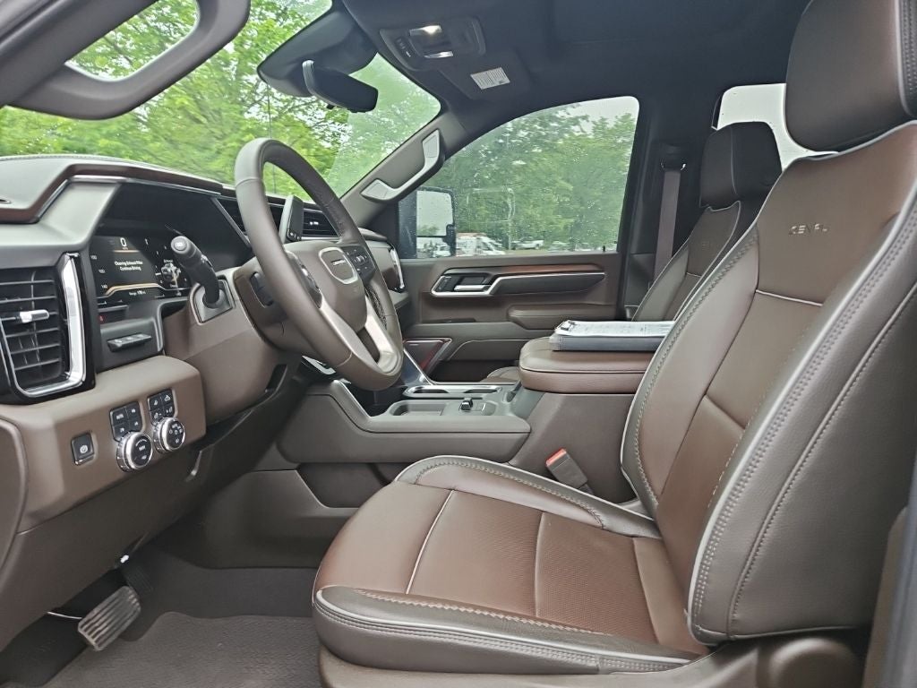 2025 GMC Sierra 2500HD 4WD Crew Cab Standard Bed Denali