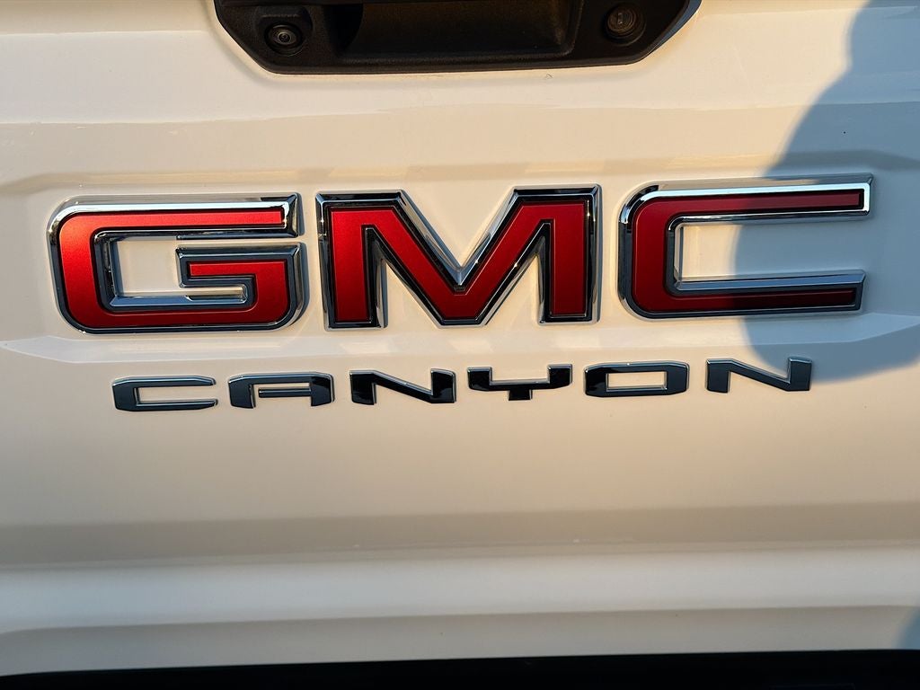 2023 GMC Canyon 4WD Crew Cab Short Box AT4