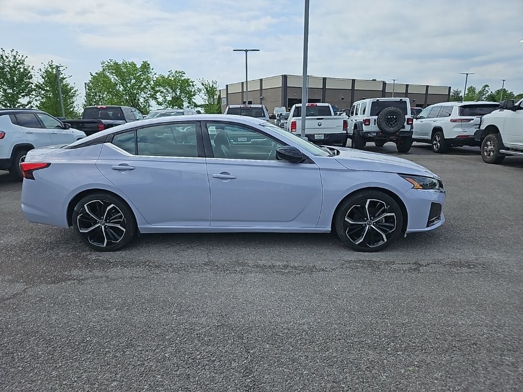 2024 Nissan Altima SR FWD