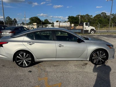 2022 Nissan Altima SR FWD