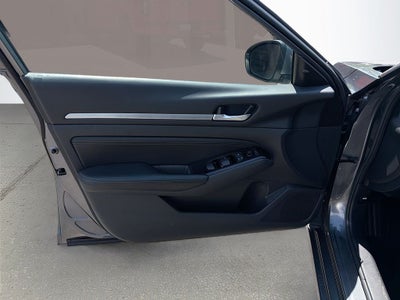 2023 Nissan Altima SL FWD