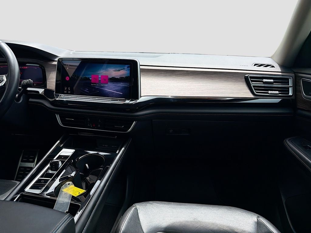 2024 Volkswagen Atlas 2.0T SEL Premium R-Line