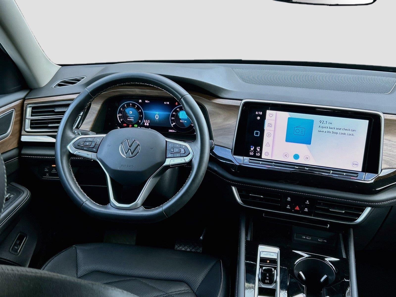 2025 Volkswagen Atlas 2.0T SE w/Technology
