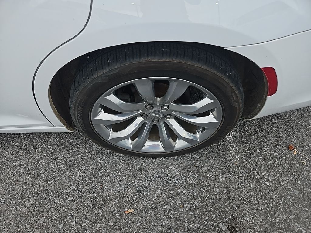 2019 Chrysler 300 Touring