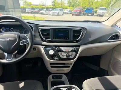 2020 Chrysler Pacifica Touring