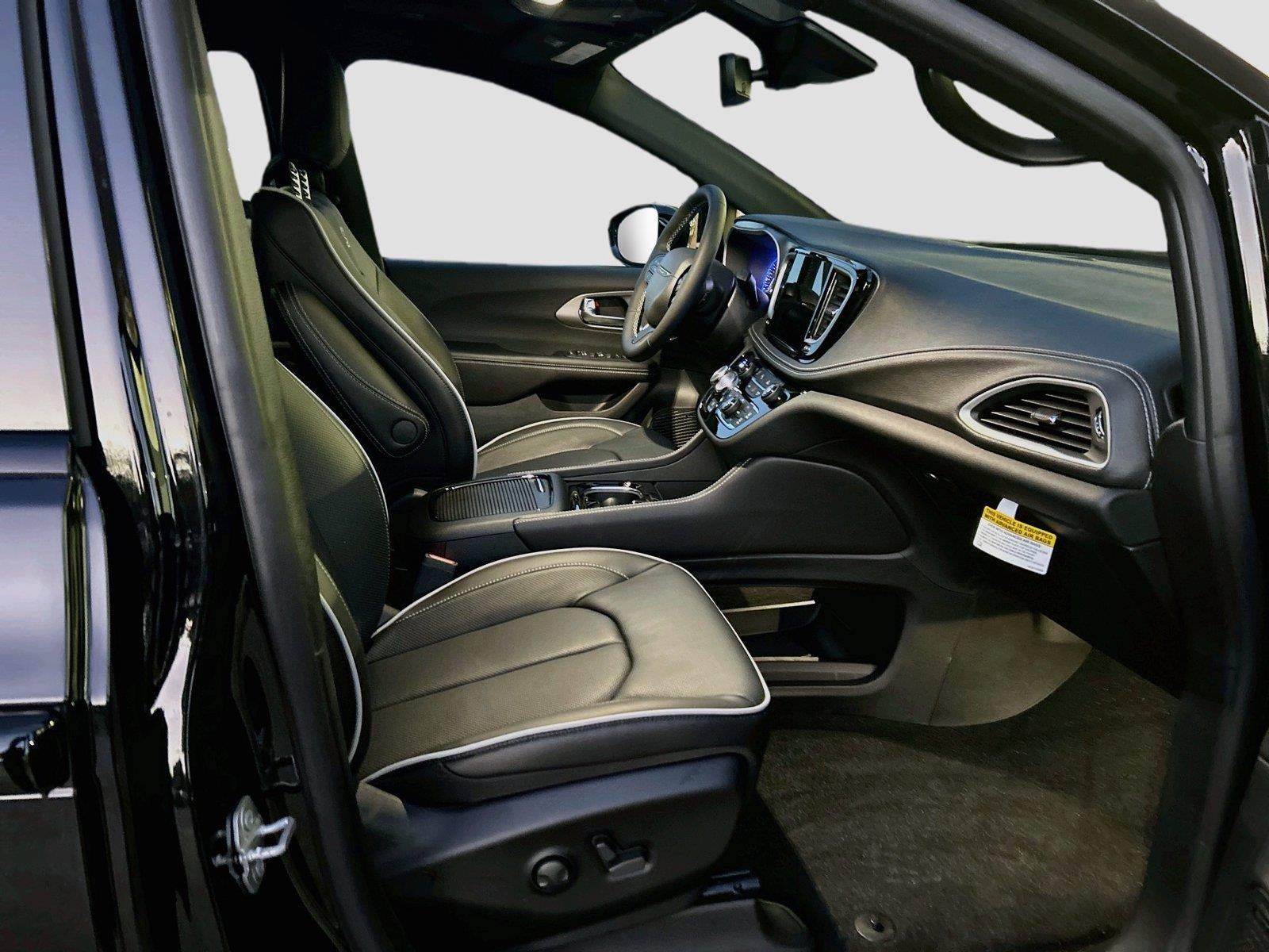 2027 Chrysler Pacifica PACIFICA LIMITED