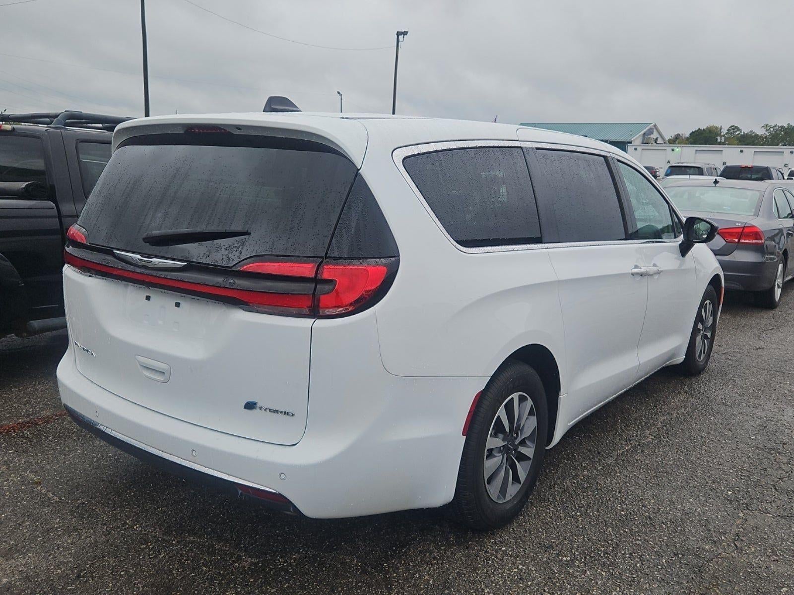 2024 Chrysler Pacifica Hybrid Select