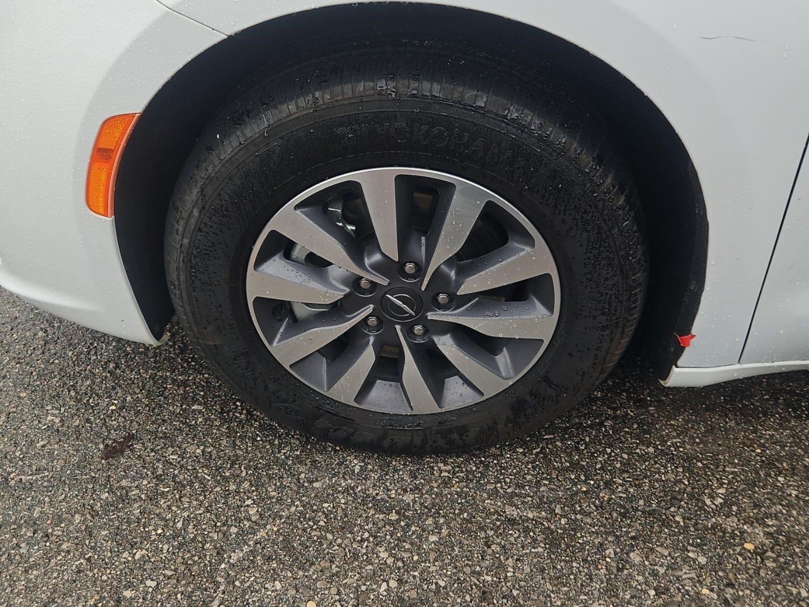 2024 Chrysler Pacifica Hybrid Select