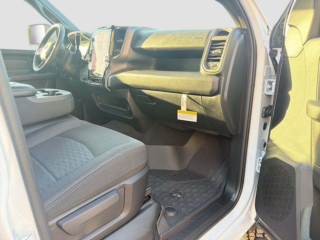 2026 RAM Ram 2500 RAM 2500 BLACK EXPRESS CREW CAB 4X4 6'4' BOX