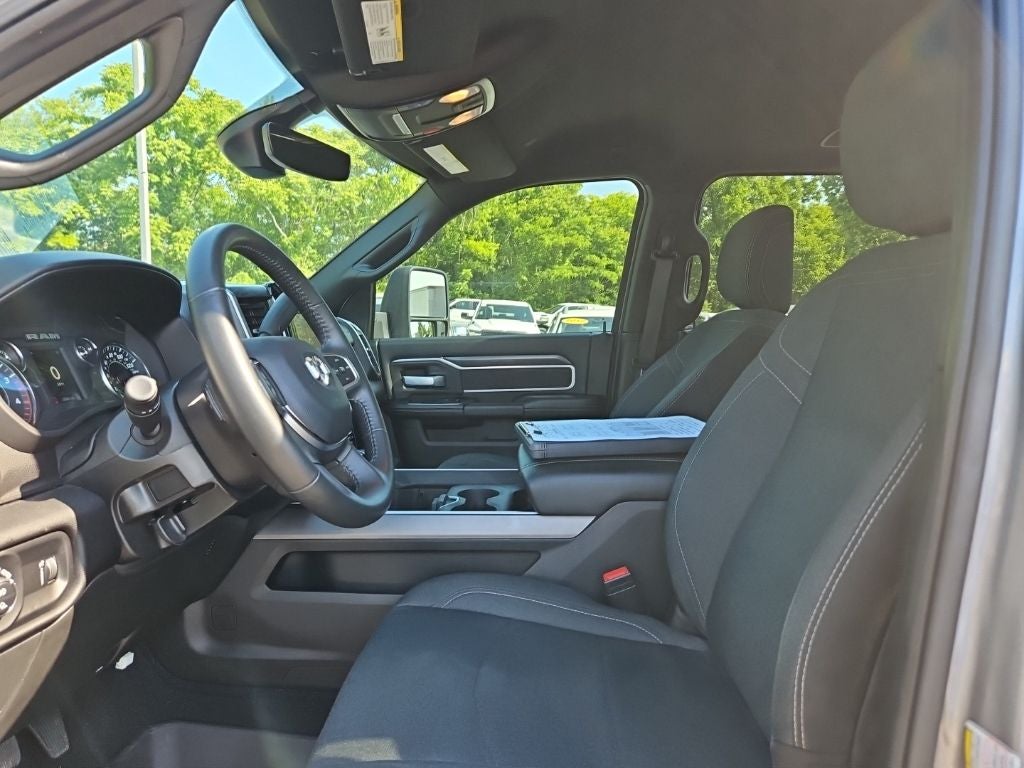 2024 RAM 3500 Big Horn Crew Cab 4x4 8' Box