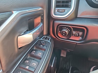 2024 RAM 3500 Laramie Crew Cab 4x4 8' Box