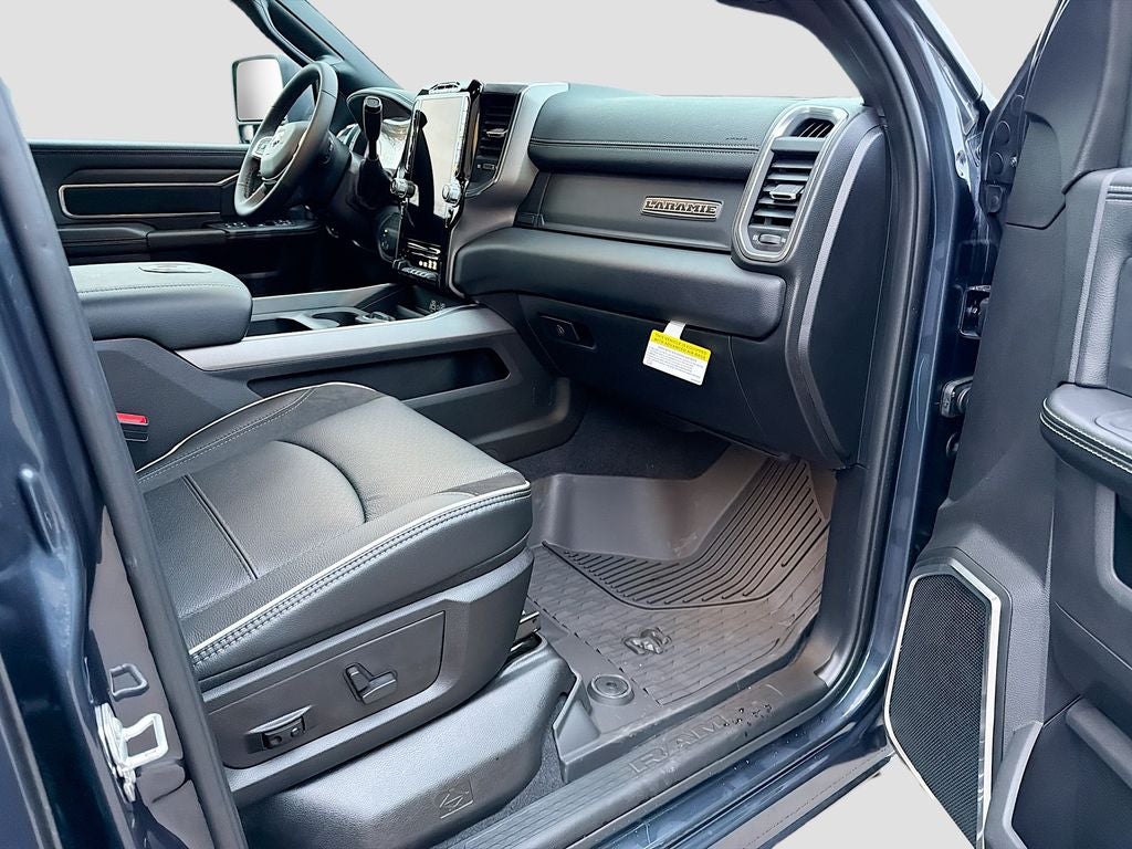 2026 RAM Ram 3500 RAM 3500 LARAMIE CREW CAB 4X4 8' BOX