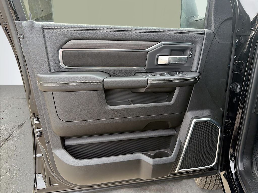 2026 RAM Ram 3500 RAM 3500 LARAMIE CREW CAB 4X4 8' BOX