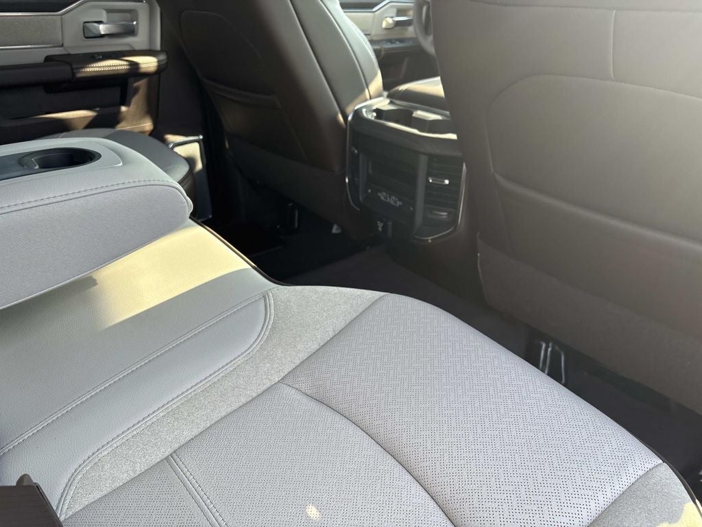 2025 RAM Ram 3500 RAM 3500 LARAMIE CREW CAB 4X4 8' BOX