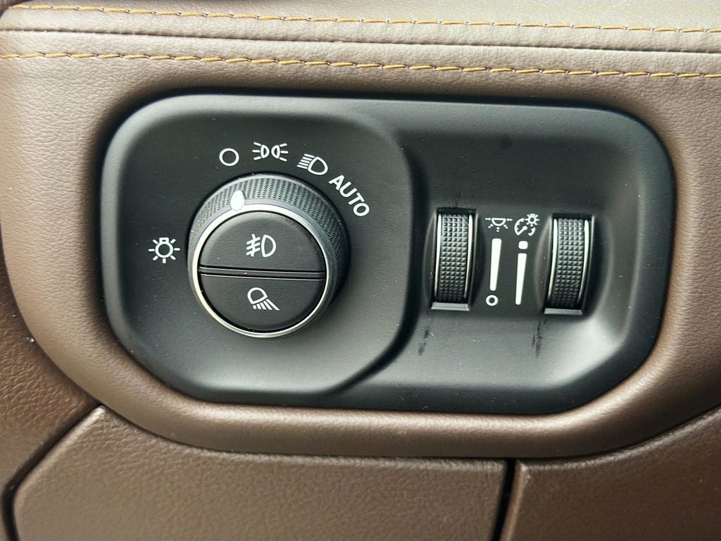 2026 RAM Ram 3500 RAM 3500 LIMITED LONGHORN CREW CAB 4X4 8' BOX