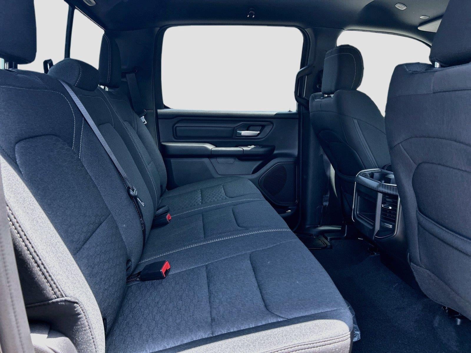 2026 RAM 1500 RAM 1500 EXPRESS CREW CAB 4X4 5'7' BOX