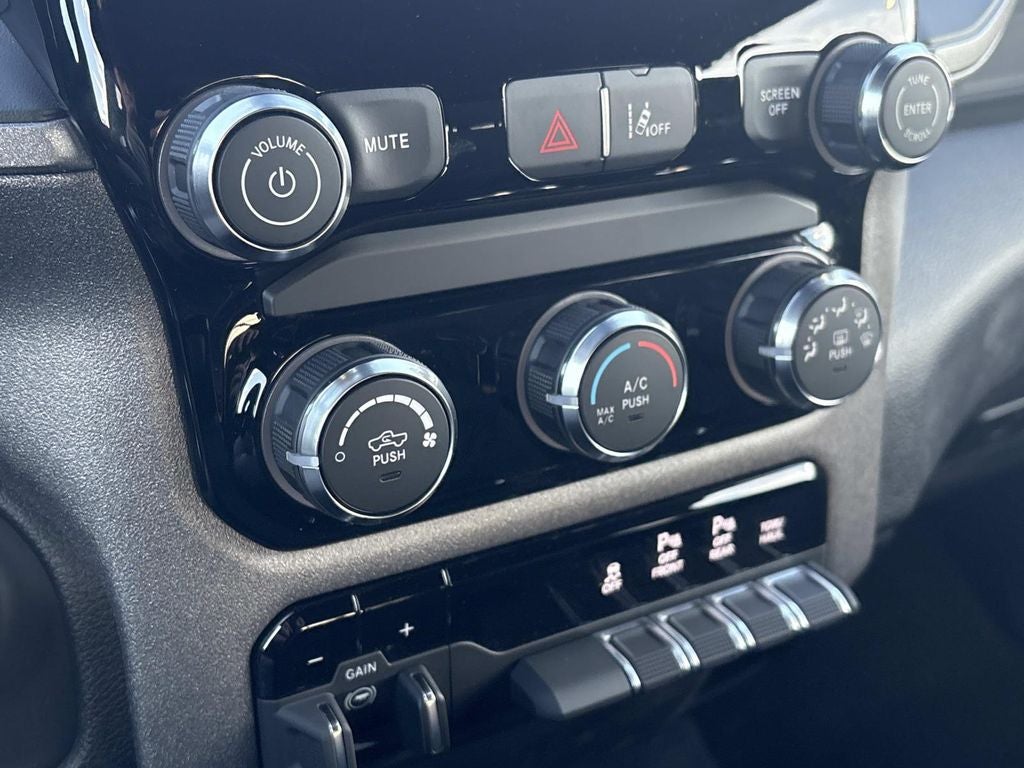 2026 RAM Ram 1500 RAM 1500 EXPRESS CREW CAB 4X4 5'7' BOX