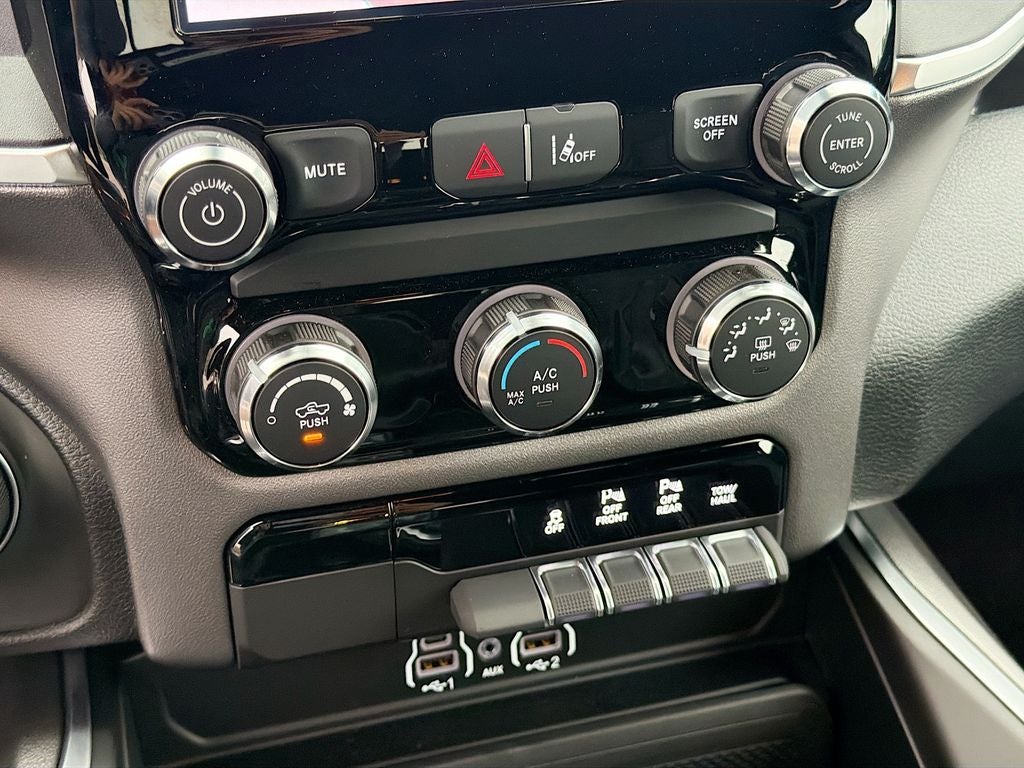 2026 RAM Ram 1500 RAM 1500 EXPRESS CREW CAB 4X4 5'7' BOX