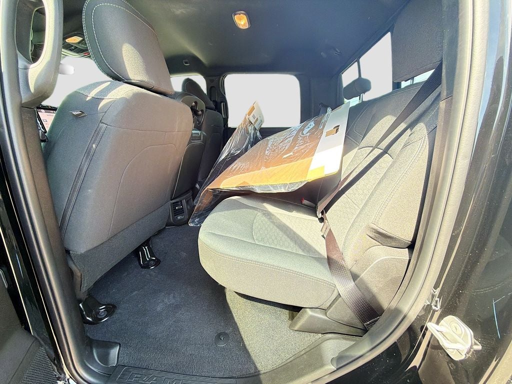 2026 RAM Ram 2500 RAM 2500 BLACK EXPRESS CREW CAB 4X4 6'4' BOX