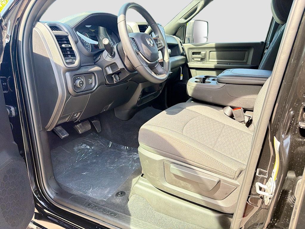 2026 RAM Ram 2500 RAM 2500 BLACK EXPRESS CREW CAB 4X4 6'4' BOX