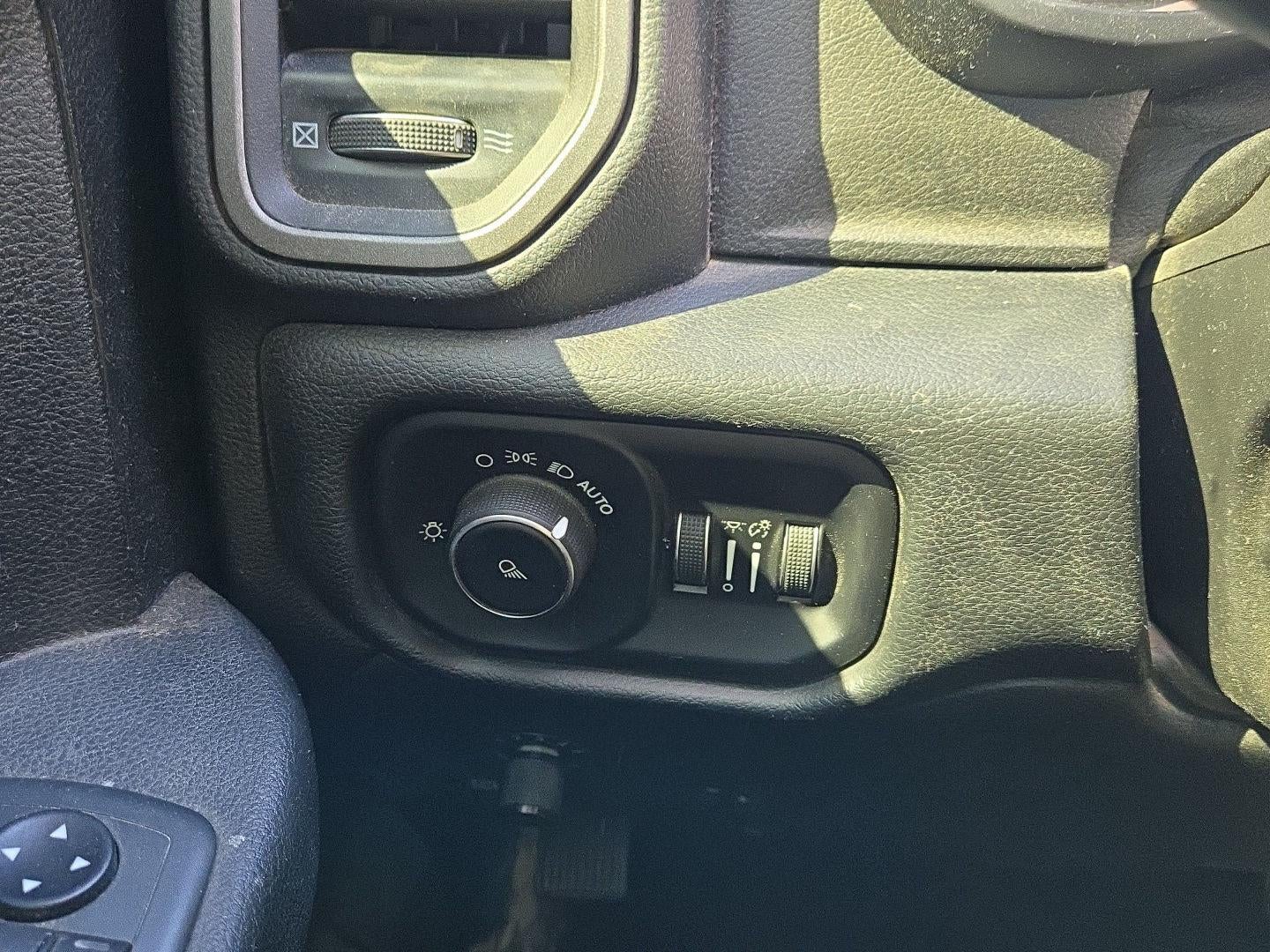 2019 RAM 2500 Tradesman Crew Cab 4x4 6'4' Box