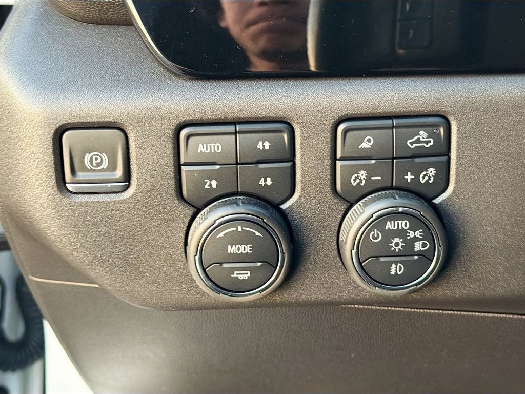 2023 Chevrolet Silverado 1500 4WD Crew Cab Short Bed LTZ