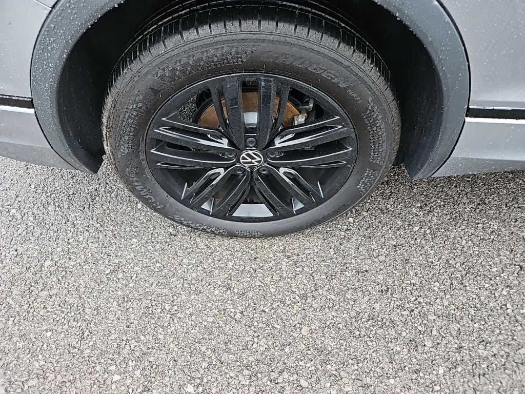 2022 Volkswagen Tiguan 2.0T SE R-Line Black