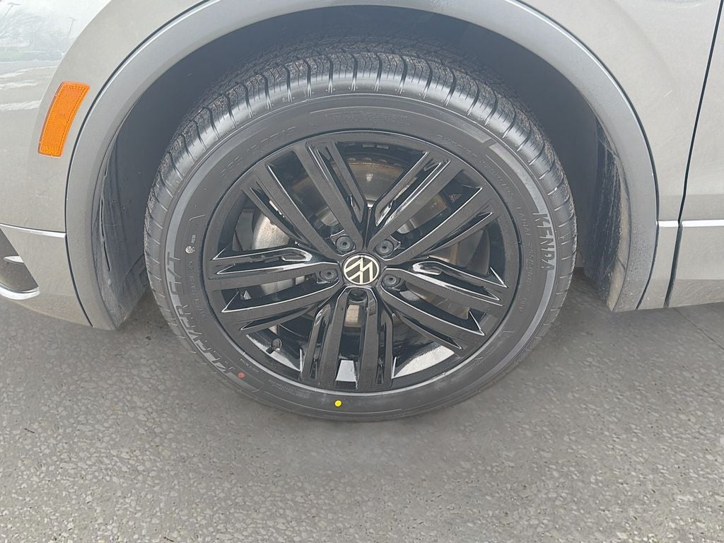 2022 Volkswagen Tiguan 2.0T SE R-Line Black