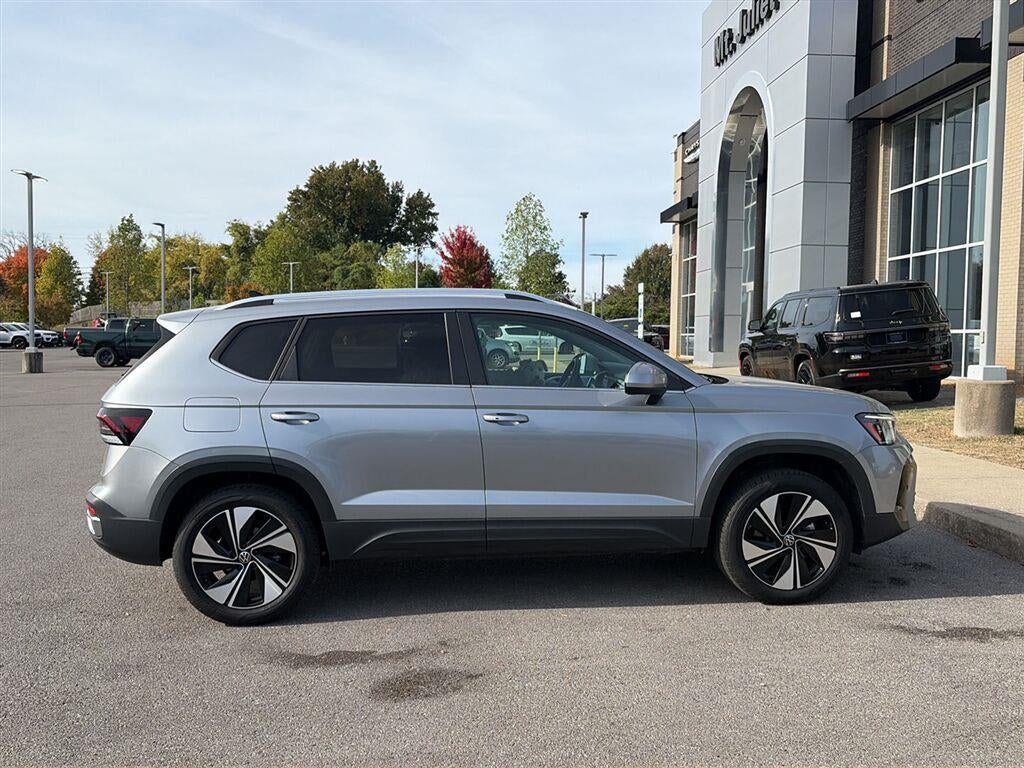 2025 Volkswagen Taos SE