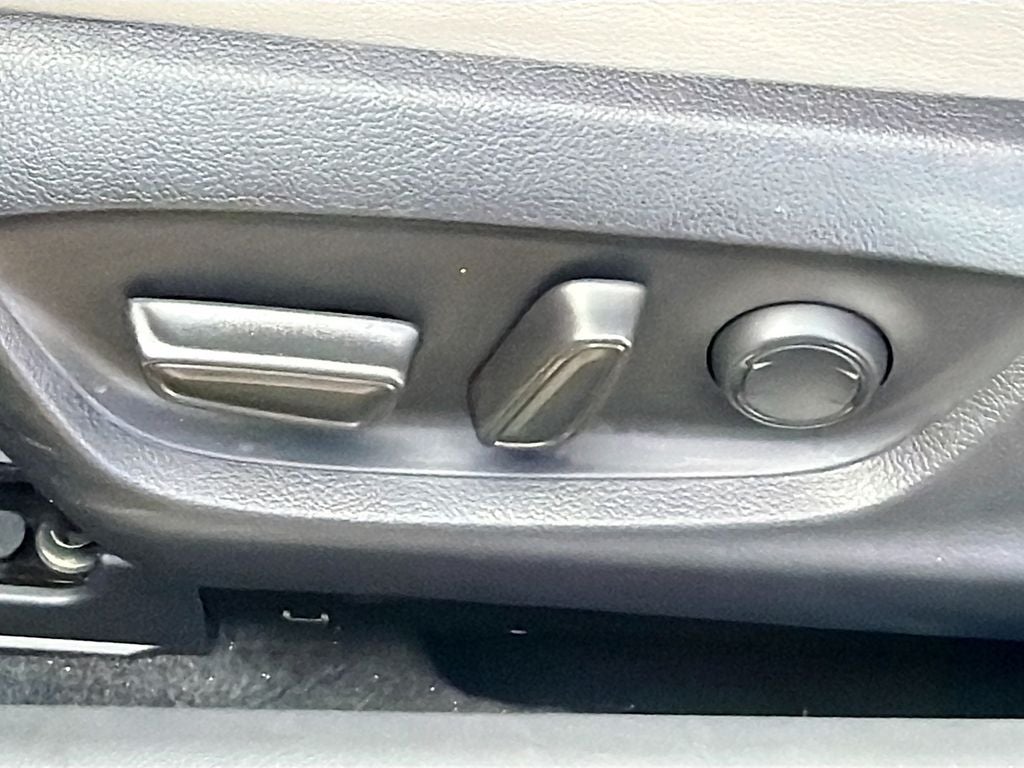 2024 Toyota Camry Hybrid SE