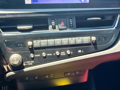 2023 Lexus ES 350 F SPORT Handling