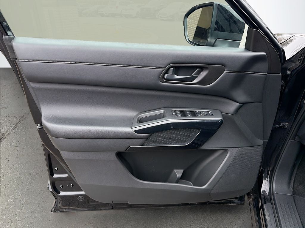 2024 Nissan Pathfinder S FWD