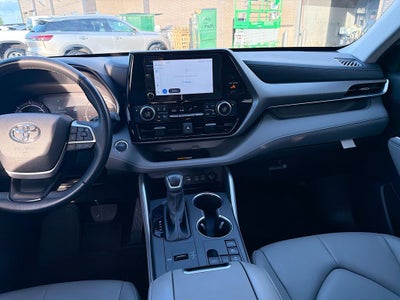2025 Toyota Highlander Hybrid XLE