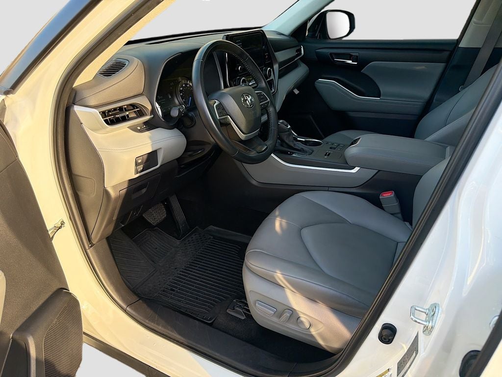 2025 Toyota Highlander Hybrid XLE