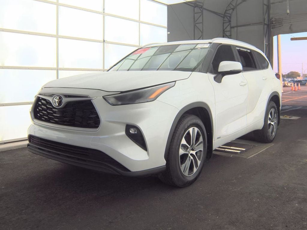 2025 Toyota Highlander Hybrid XLE