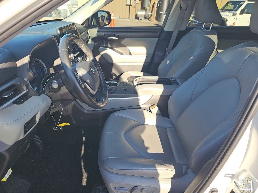 2025 Toyota Highlander Hybrid XLE