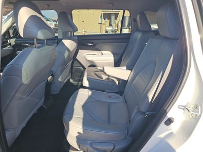 2025 Toyota Highlander Hybrid XLE