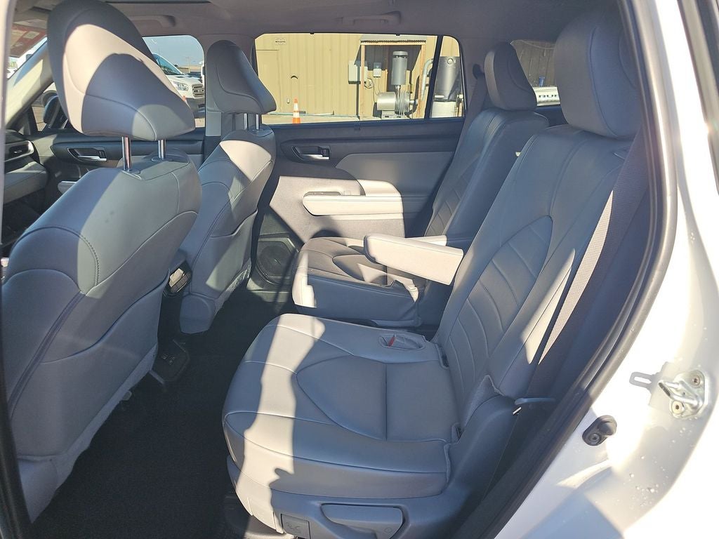 2025 Toyota Highlander Hybrid XLE